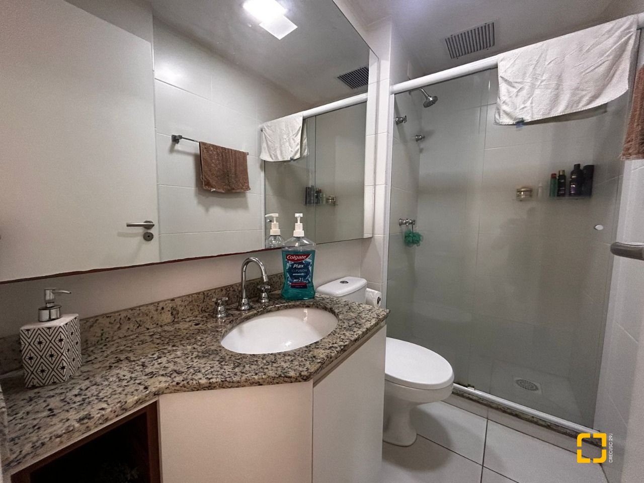 Apartamento com 83m², 3 quartos (sendo 1 suíte), 2 garagens, no bairro Pagani em Palhoça