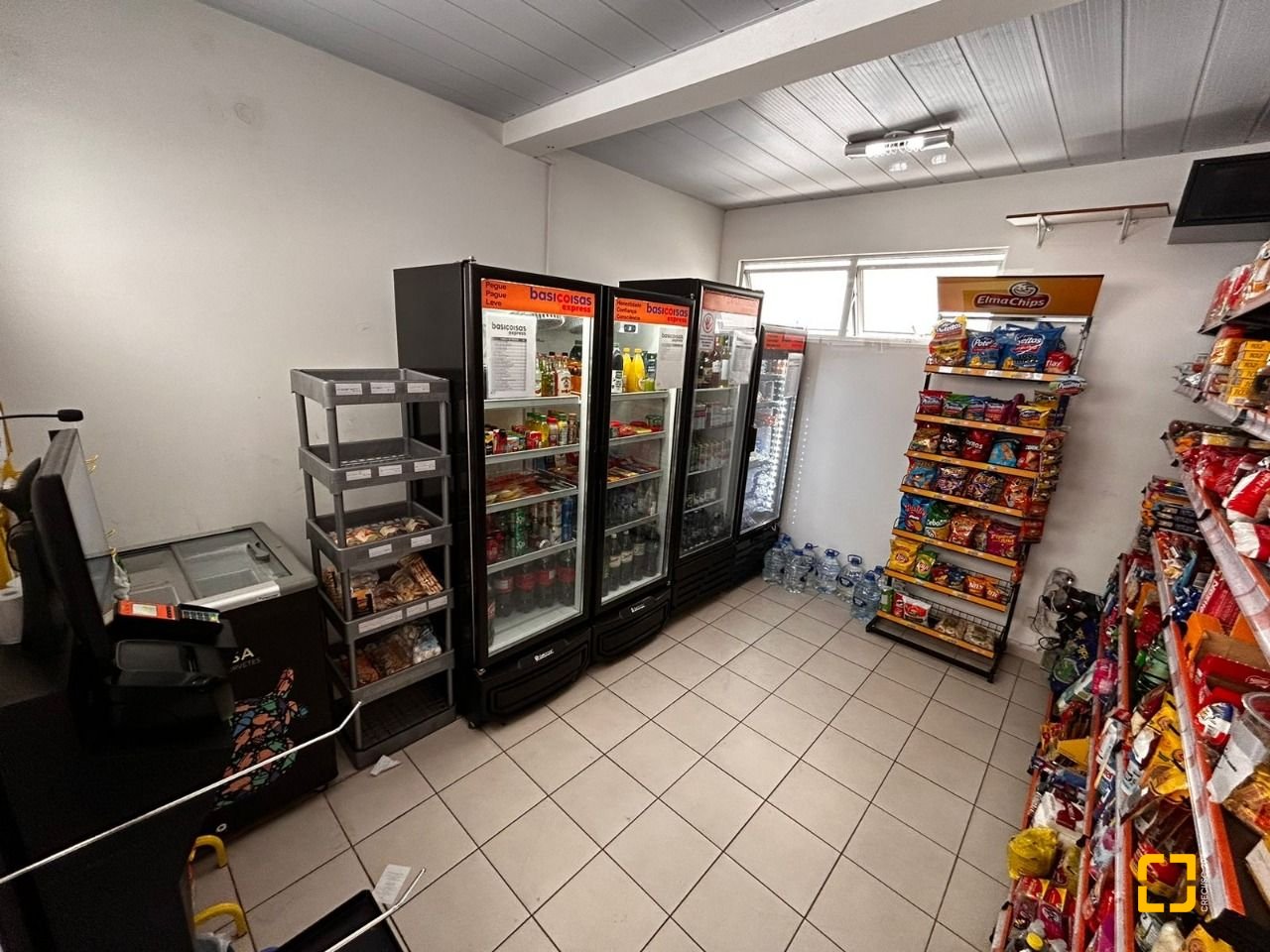 Apartamento com 83m², 3 quartos (sendo 1 suíte), 2 garagens, no bairro Pagani em Palhoça