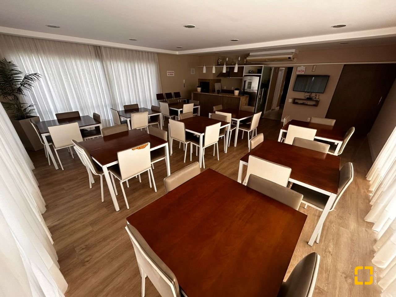 Apartamento com 83m², 3 quartos (sendo 1 suíte), 2 garagens, no bairro Pagani em Palhoça