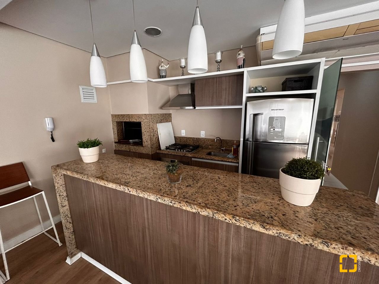 Apartamento com 83m², 3 quartos (sendo 1 suíte), 2 garagens, no bairro Pagani em Palhoça