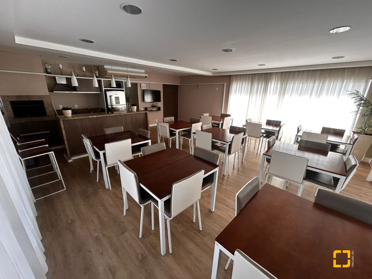 Apartamento com 83m², 3 quartos (sendo 1 suíte), 2 garagens, no bairro Pagani em Palhoça