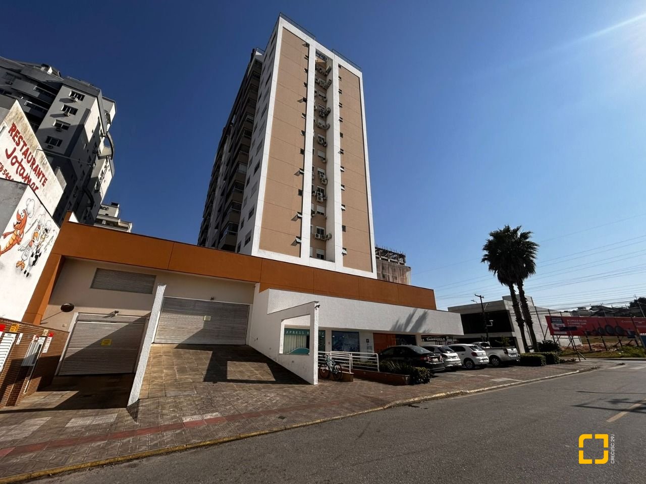 Apartamento com 83m², 3 quartos (sendo 1 suíte), 2 garagens, no bairro Pagani em Palhoça