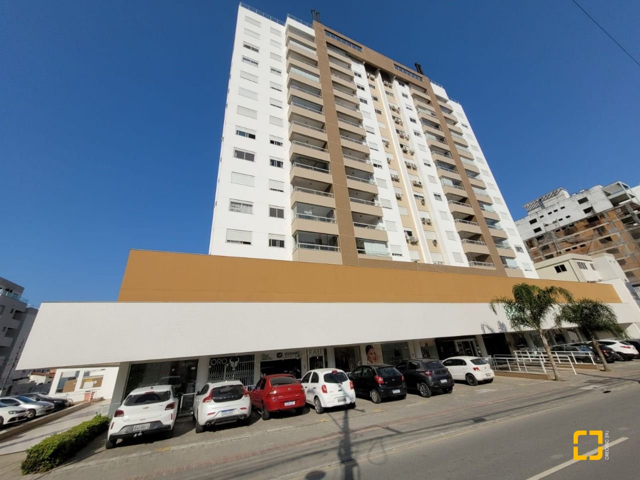 Apartamento com 83m², 3 quartos (sendo 1 suíte), 2 garagens, no bairro Pagani em Palhoça