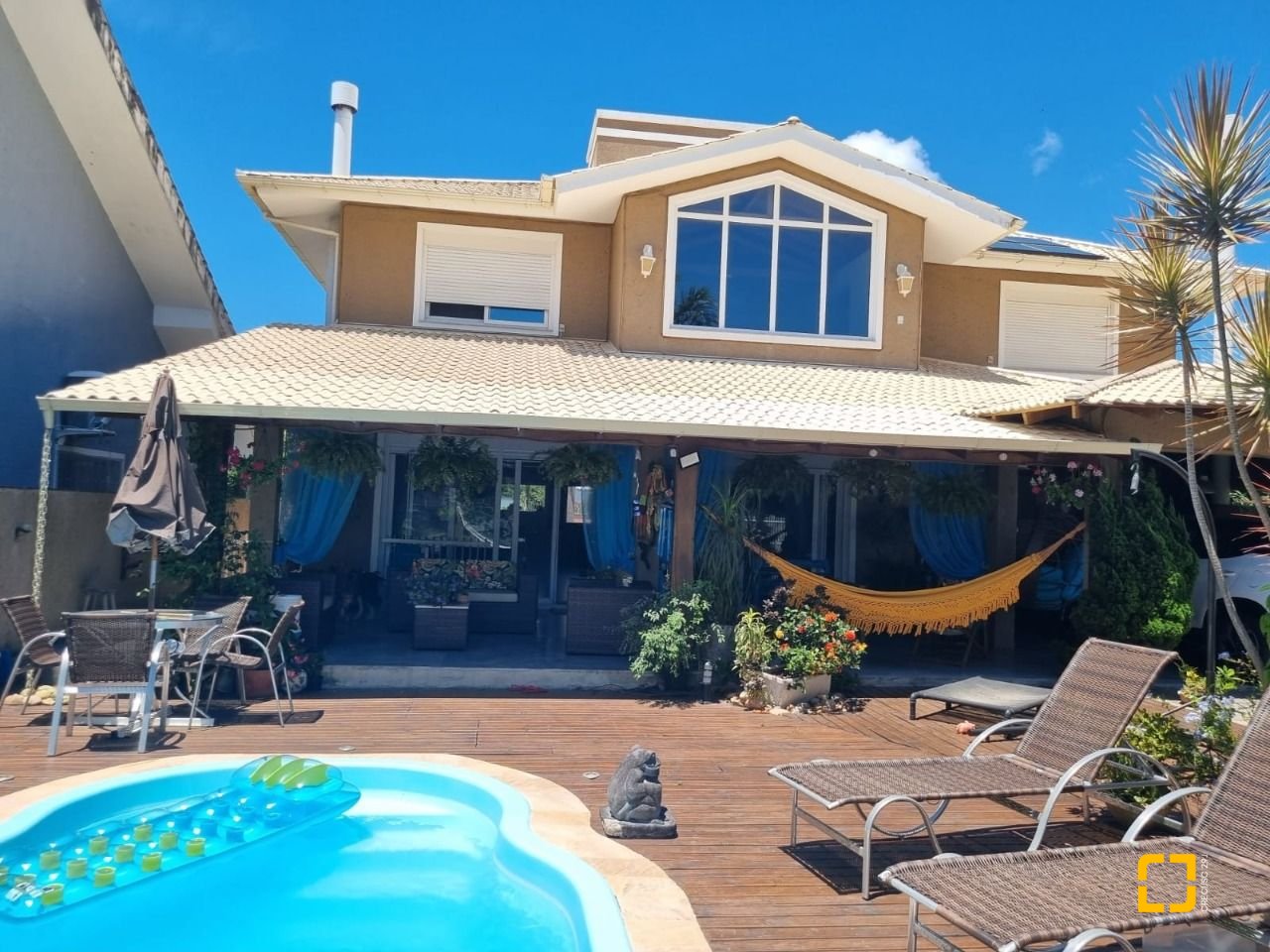 Casa com 567m², 6 quartos (sendo 2 suítes), 3 garagens, no bairro Ingleses em Florianópolis
