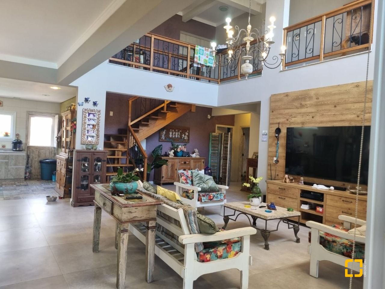 Casa com 567m², 6 quartos (sendo 2 suítes), 3 garagens, no bairro Ingleses em Florianópolis