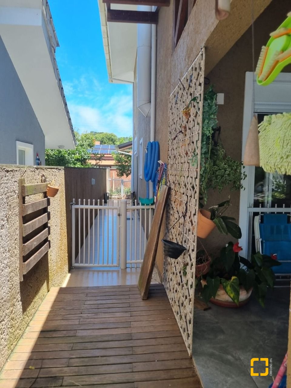 Casa com 567m², 6 quartos (sendo 2 suítes), 3 garagens, no bairro Ingleses em Florianópolis