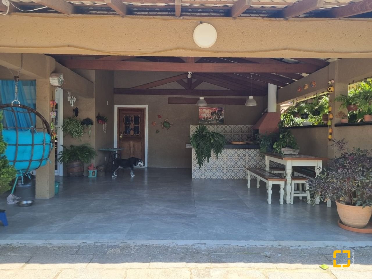 Casa com 567m², 6 quartos (sendo 2 suítes), 3 garagens, no bairro Ingleses em Florianópolis