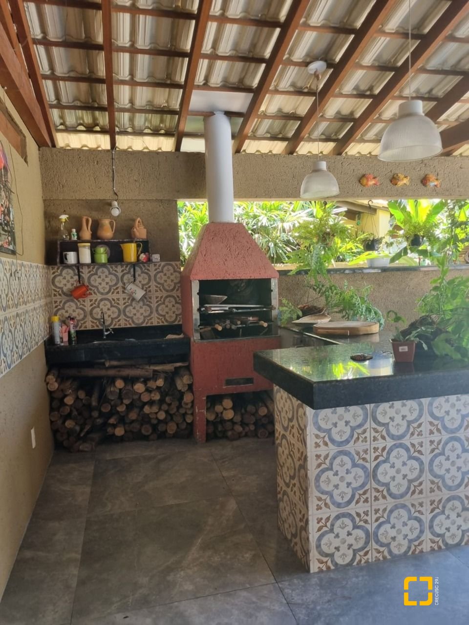Casa com 567m², 6 quartos (sendo 2 suítes), 3 garagens, no bairro Ingleses em Florianópolis
