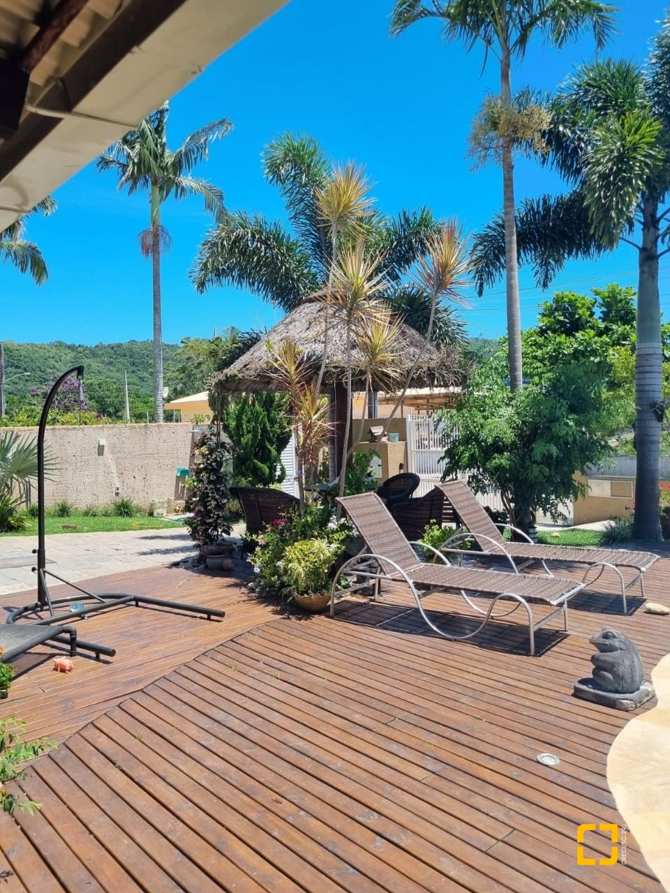 Casa com 567m², 6 quartos (sendo 2 suítes), 3 garagens, no bairro Ingleses em Florianópolis