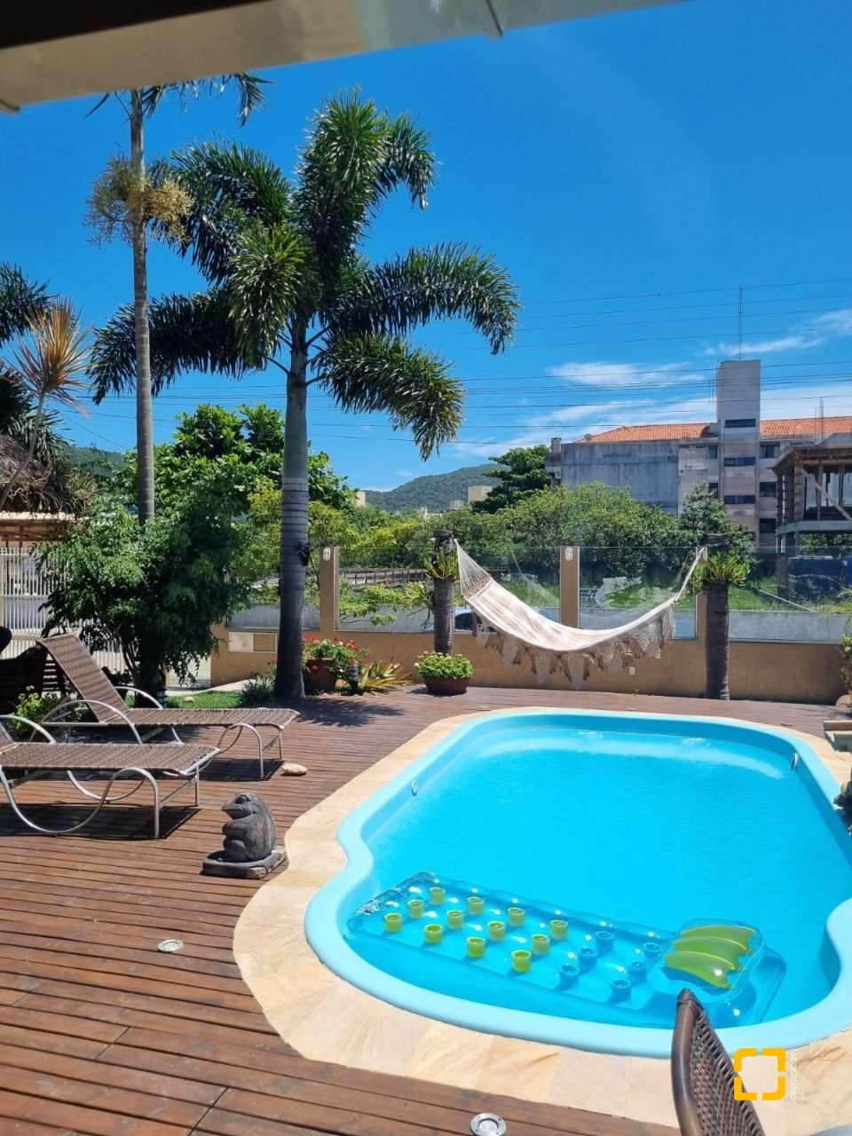 Casa com 567m², 6 quartos (sendo 2 suítes), 3 garagens, no bairro Ingleses em Florianópolis