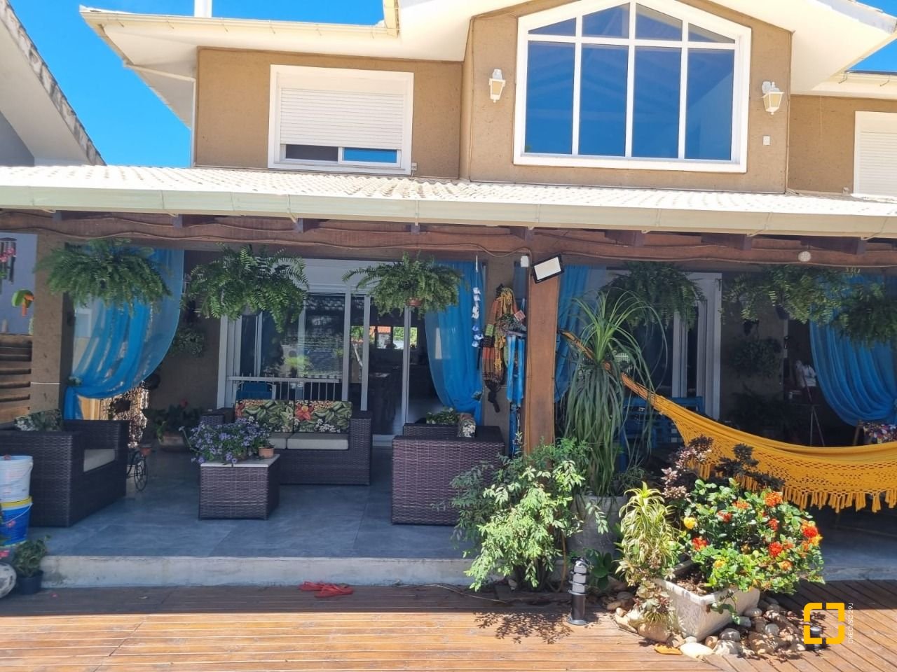 Casa com 567m², 6 quartos (sendo 2 suítes), 3 garagens, no bairro Ingleses em Florianópolis