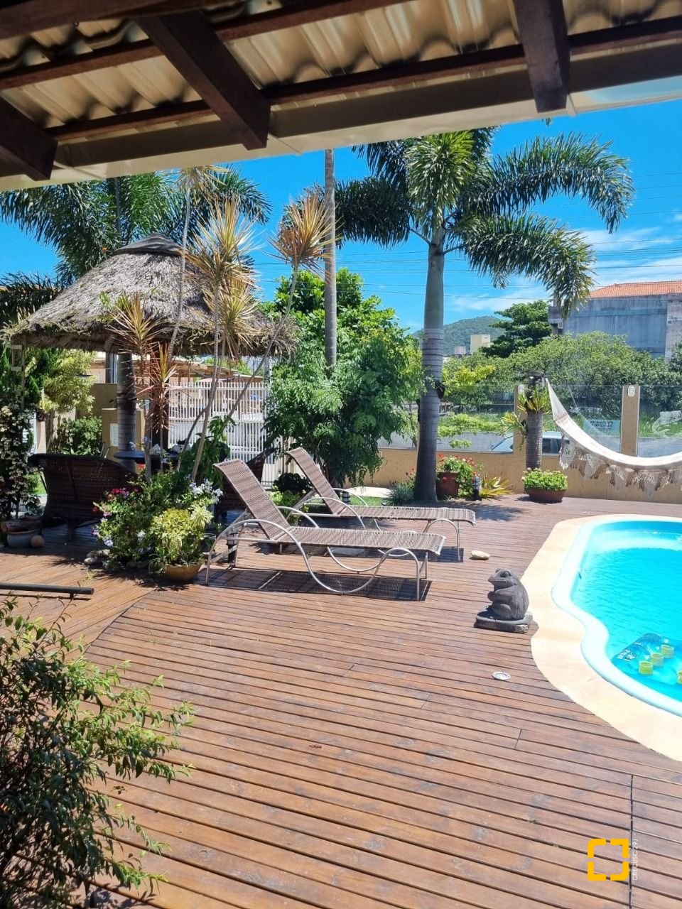Casa com 567m², 6 quartos (sendo 2 suítes), 3 garagens, no bairro Ingleses em Florianópolis