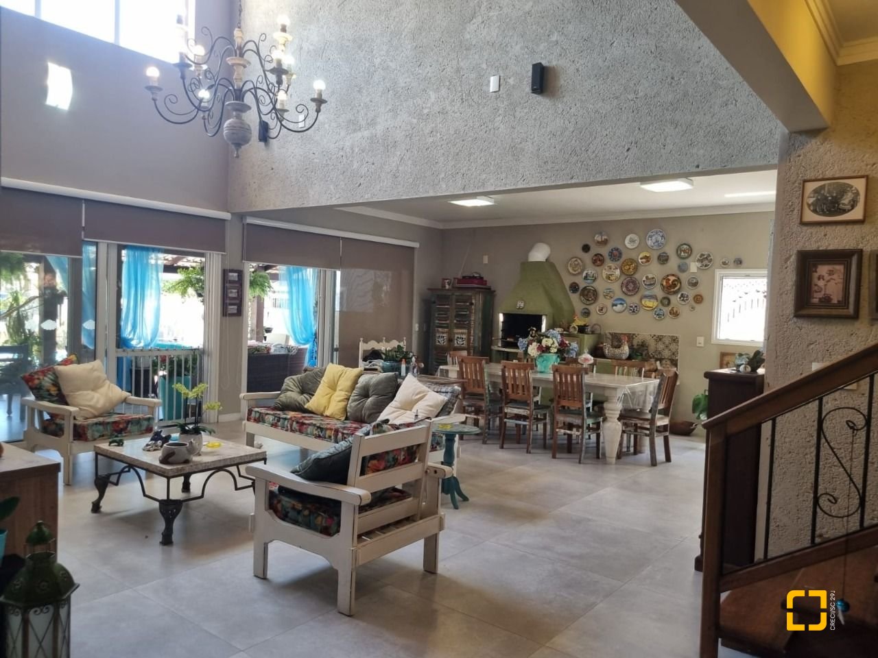 Casa com 567m², 6 quartos (sendo 2 suítes), 3 garagens, no bairro Ingleses em Florianópolis