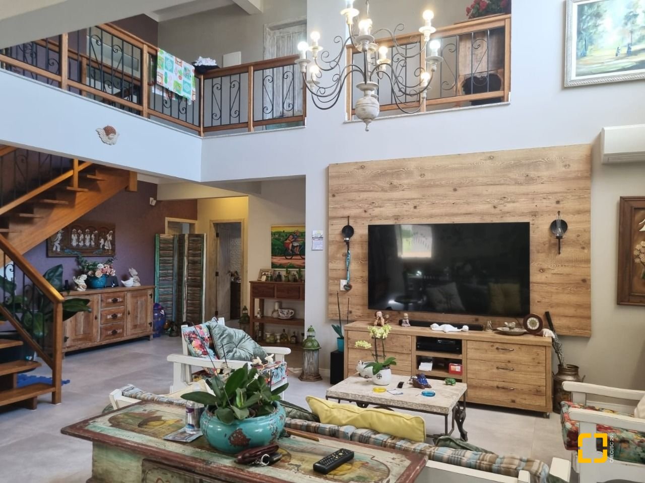 Casa com 567m², 6 quartos (sendo 2 suítes), 3 garagens, no bairro Ingleses em Florianópolis