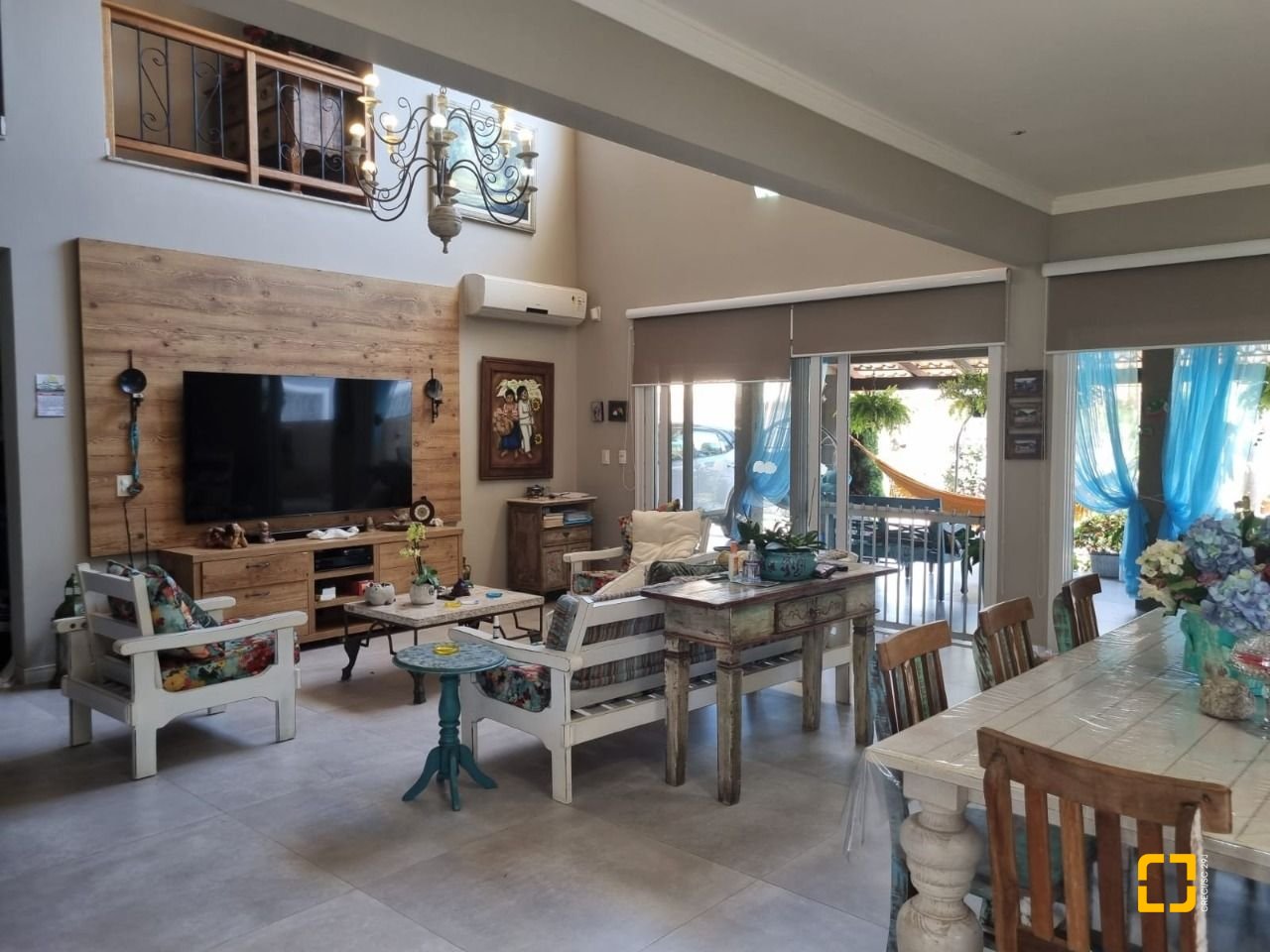 Casa com 567m², 6 quartos (sendo 2 suítes), 3 garagens, no bairro Ingleses em Florianópolis