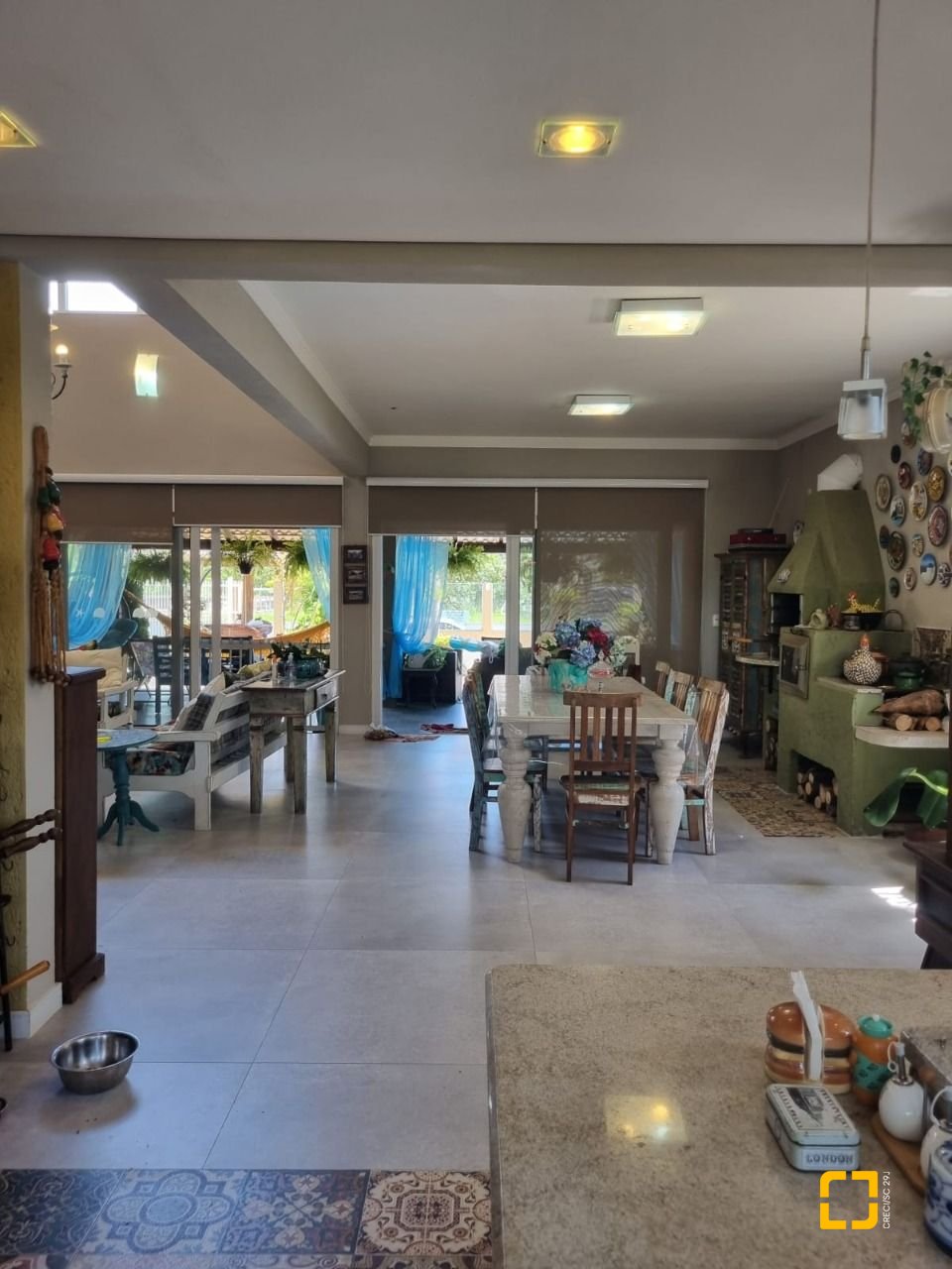 Casa com 567m², 6 quartos (sendo 2 suítes), 3 garagens, no bairro Ingleses em Florianópolis