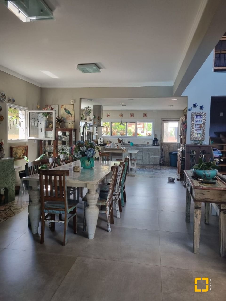 Casa com 567m², 6 quartos (sendo 2 suítes), 3 garagens, no bairro Ingleses em Florianópolis