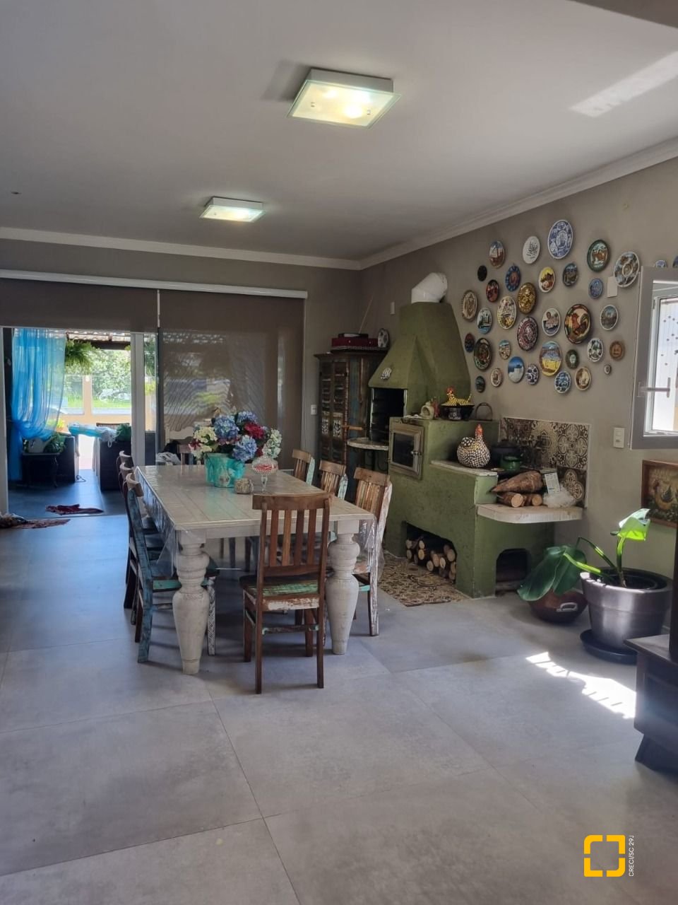 Casa com 567m², 6 quartos (sendo 2 suítes), 3 garagens, no bairro Ingleses em Florianópolis