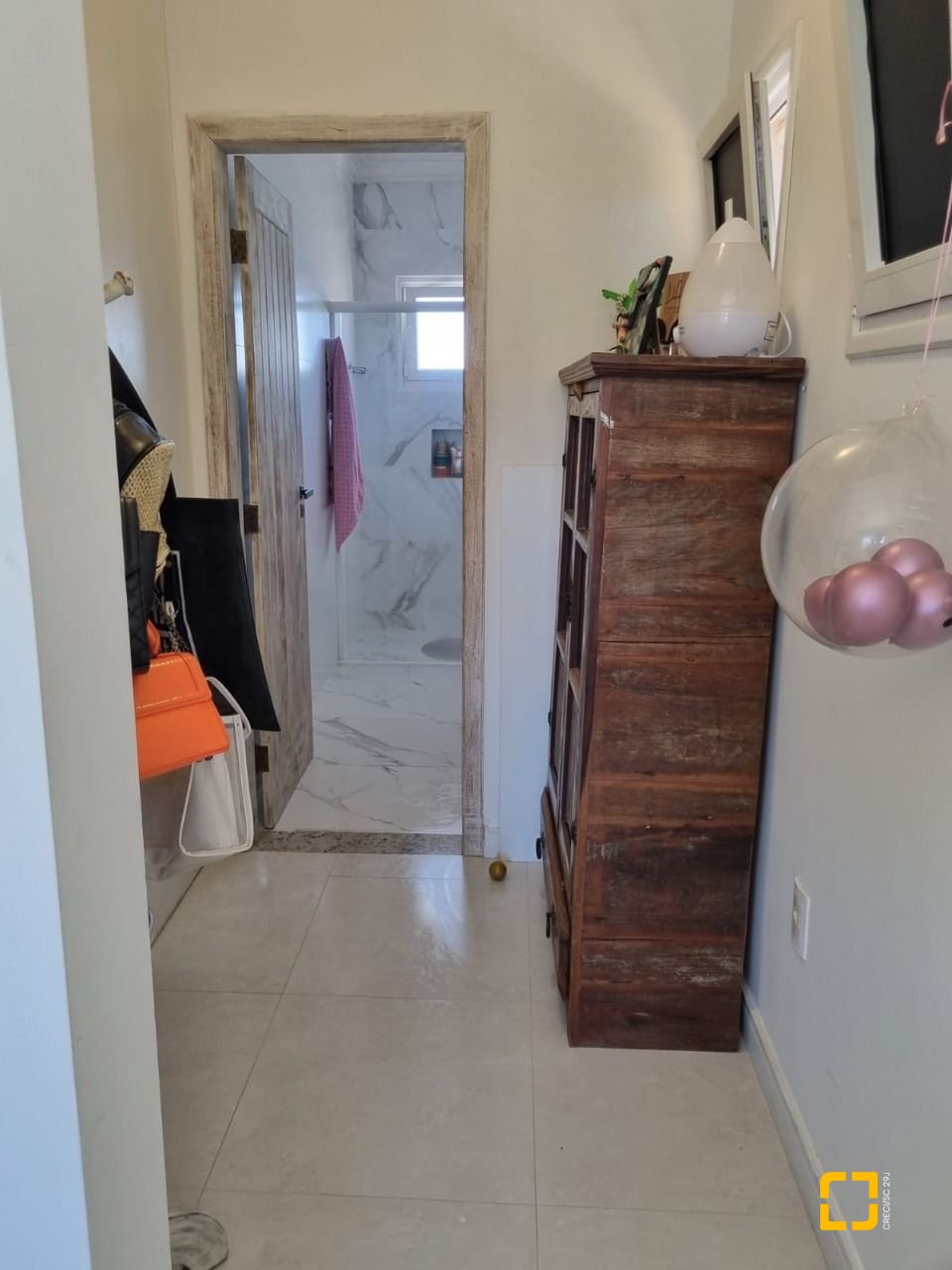 Casa com 567m², 6 quartos (sendo 2 suítes), 3 garagens, no bairro Ingleses em Florianópolis