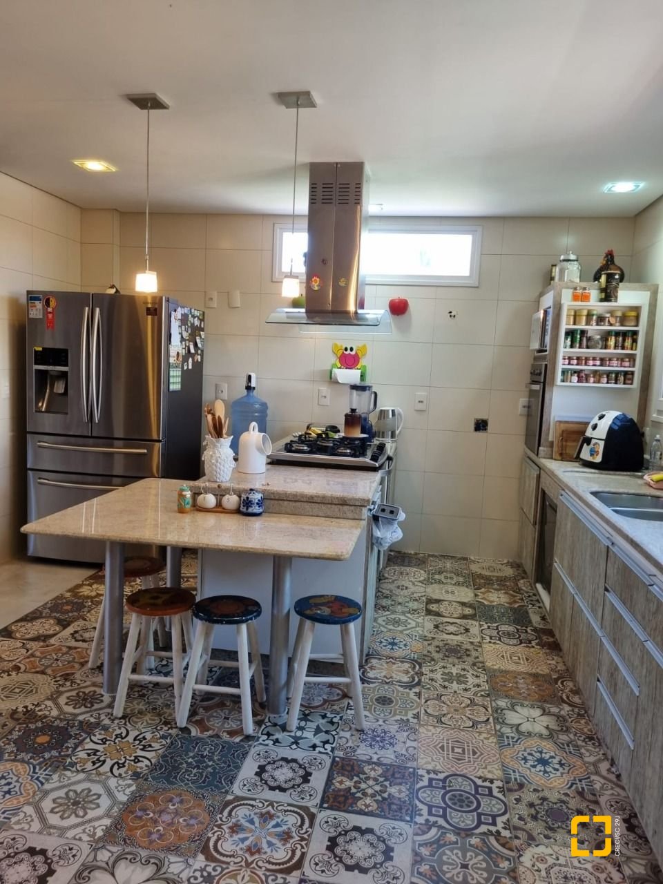 Casa com 567m², 6 quartos (sendo 2 suítes), 3 garagens, no bairro Ingleses em Florianópolis