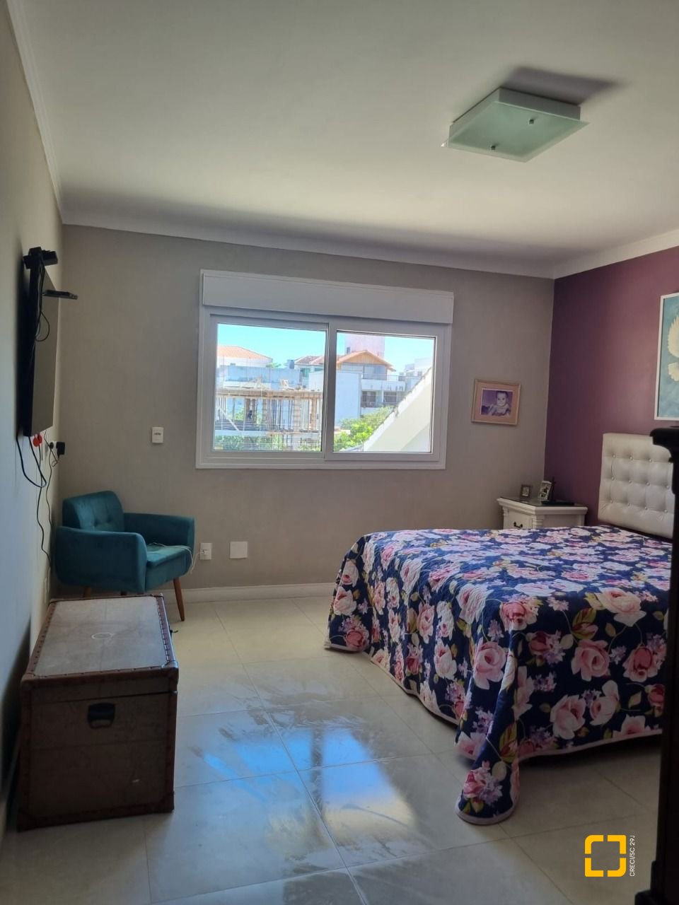 Casa com 567m², 6 quartos (sendo 2 suítes), 3 garagens, no bairro Ingleses em Florianópolis