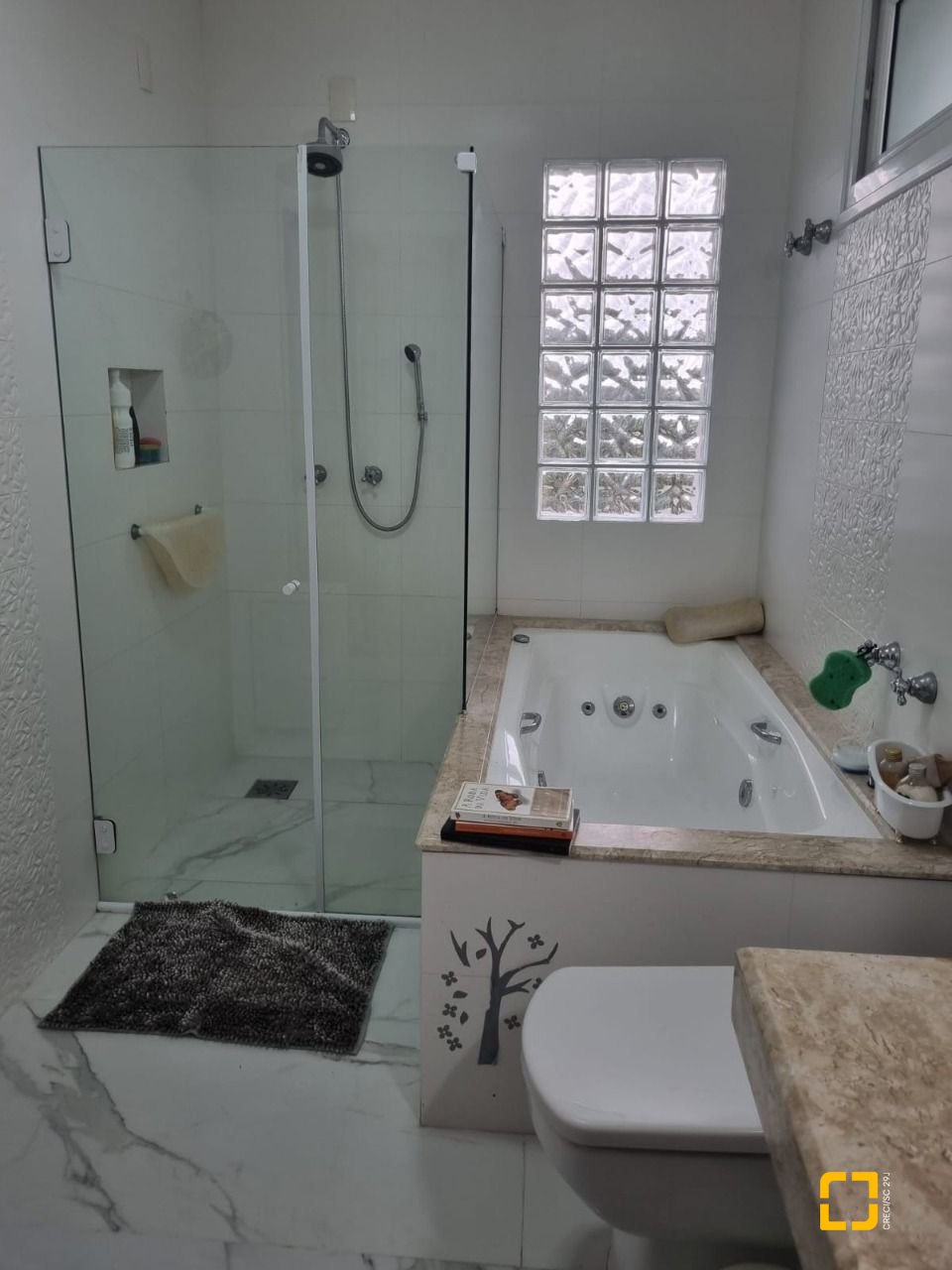 Casa com 567m², 6 quartos (sendo 2 suítes), 3 garagens, no bairro Ingleses em Florianópolis