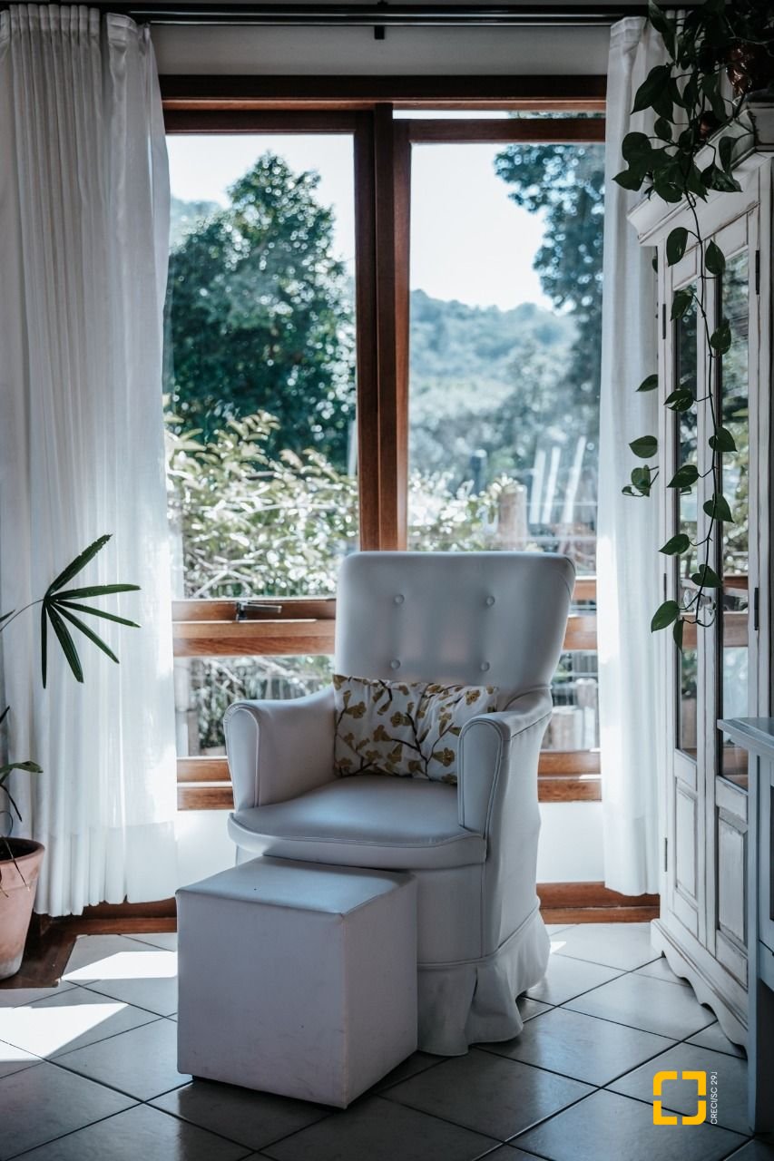 Casa de Condomínio com 300m², 4 quartos (sendo 1 suíte), 4 garagens, no bairro Rio Tavares em Florianópolis