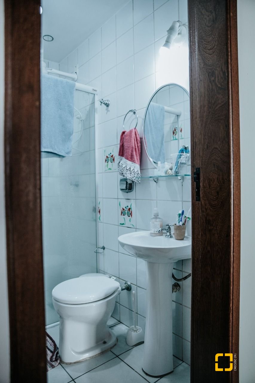 Casa de Condomínio com 300m², 4 quartos (sendo 1 suíte), 4 garagens, no bairro Rio Tavares em Florianópolis