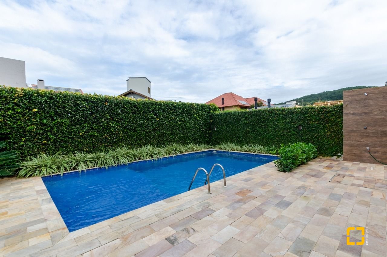 Casa com 393m², 9 quartos (sendo 4 suítes), 2 garagens, no bairro Jurerê Internacional em Florianópolis