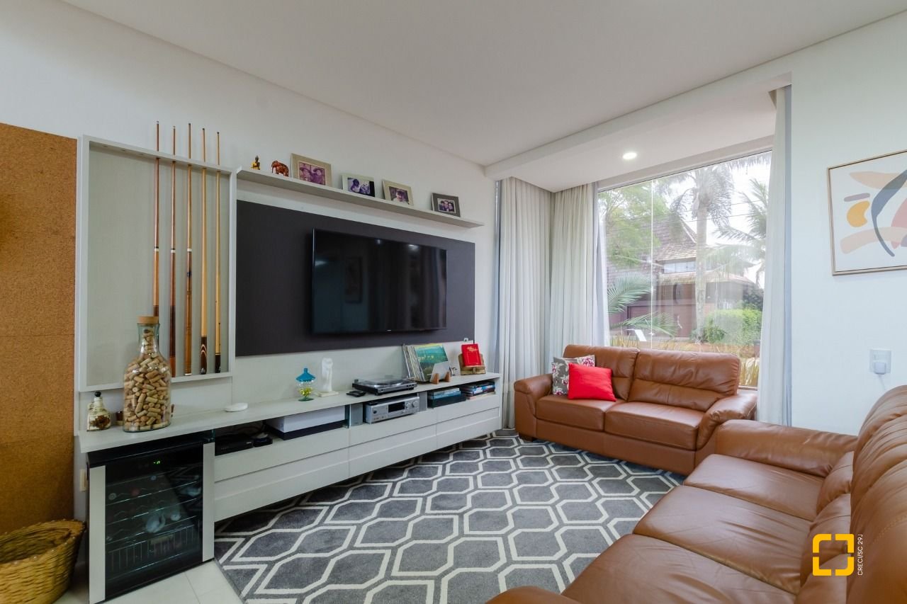Casa com 393m², 9 quartos (sendo 4 suítes), 2 garagens, no bairro Jurerê Internacional em Florianópolis