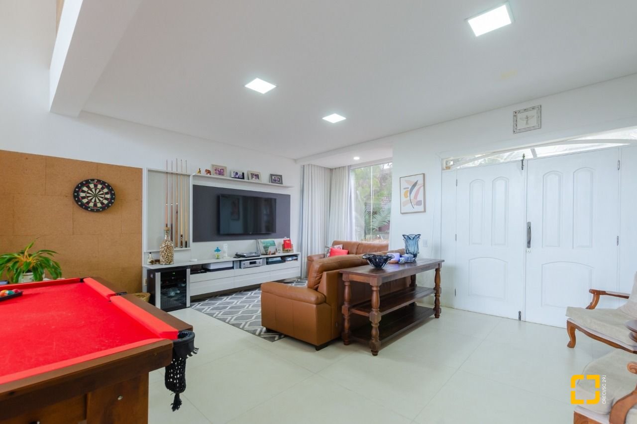 Casa com 393m², 9 quartos (sendo 4 suítes), 2 garagens, no bairro Jurerê Internacional em Florianópolis