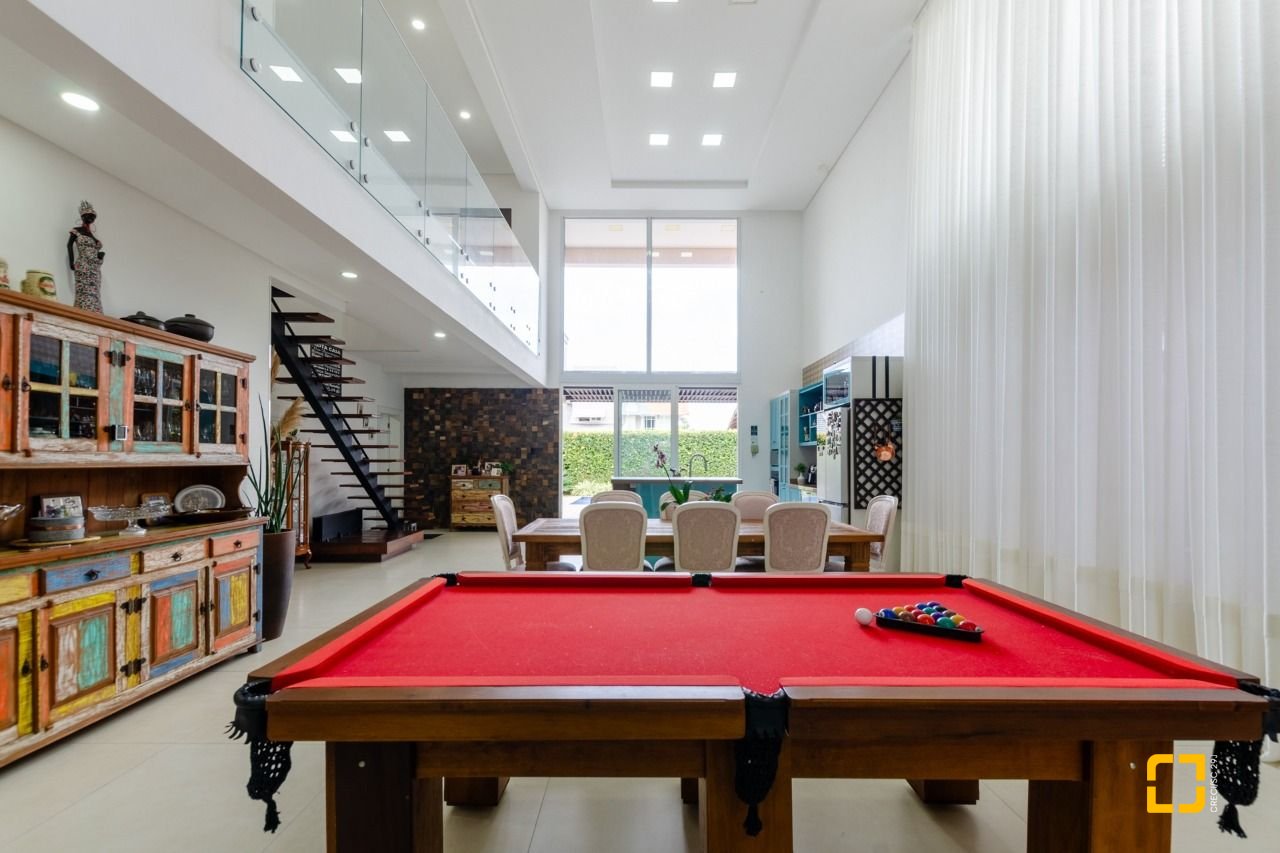 Casa com 393m², 9 quartos (sendo 4 suítes), 2 garagens, no bairro Jurerê Internacional em Florianópolis