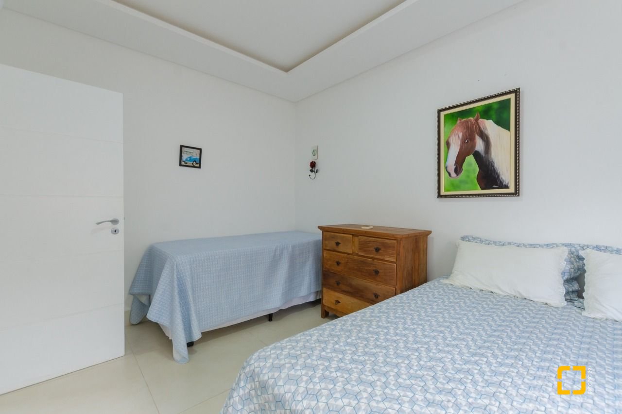 Casa com 393m², 9 quartos (sendo 4 suítes), 2 garagens, no bairro Jurerê Internacional em Florianópolis