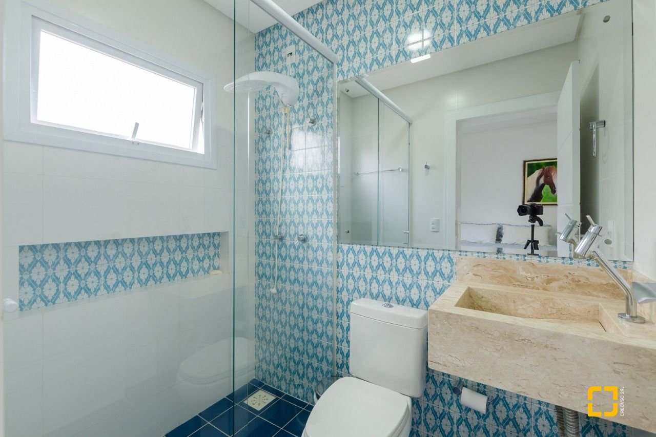 Casa com 393m², 9 quartos (sendo 4 suítes), 2 garagens, no bairro Jurerê Internacional em Florianópolis