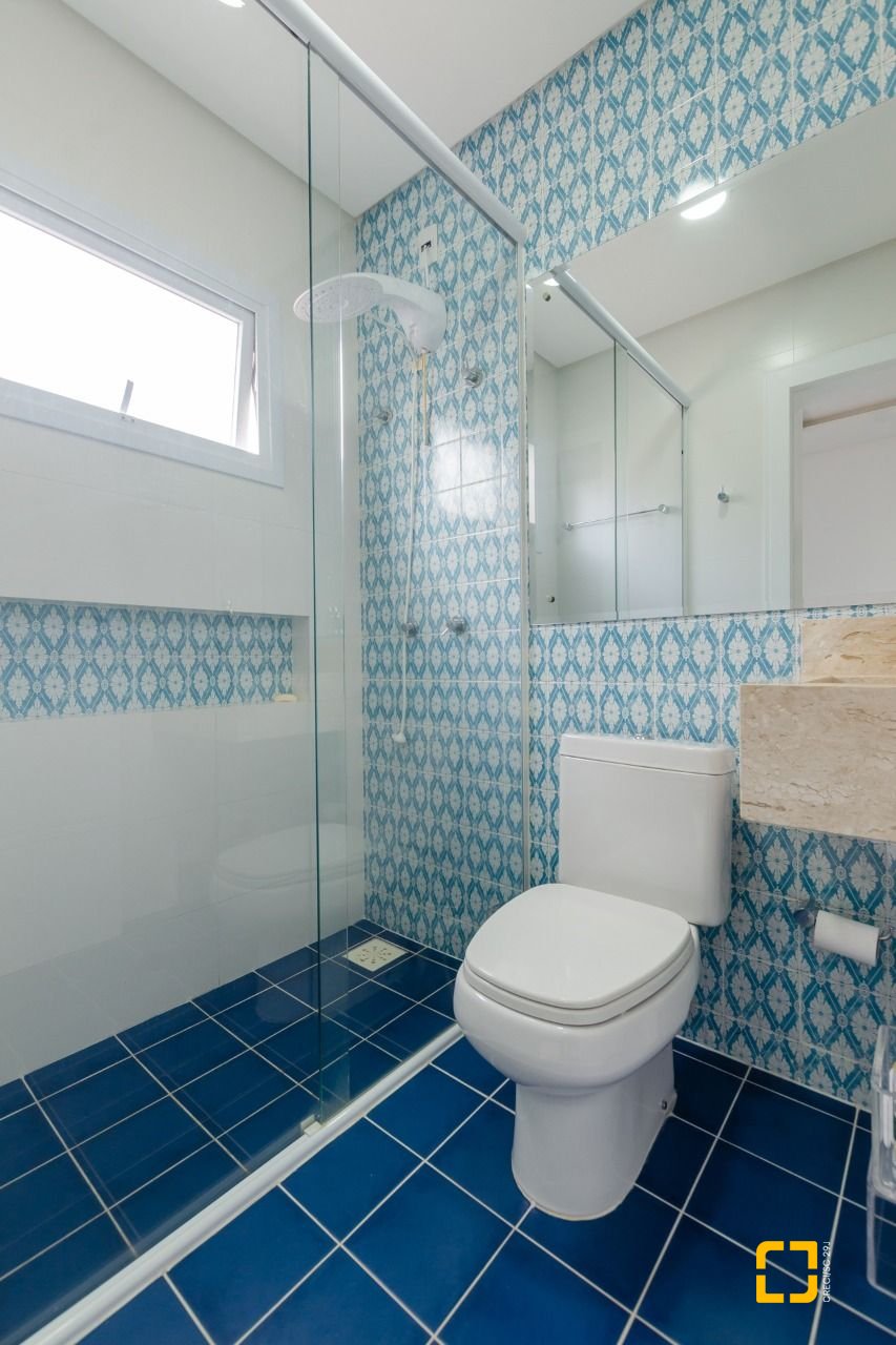 Casa com 393m², 9 quartos (sendo 4 suítes), 2 garagens, no bairro Jurerê Internacional em Florianópolis