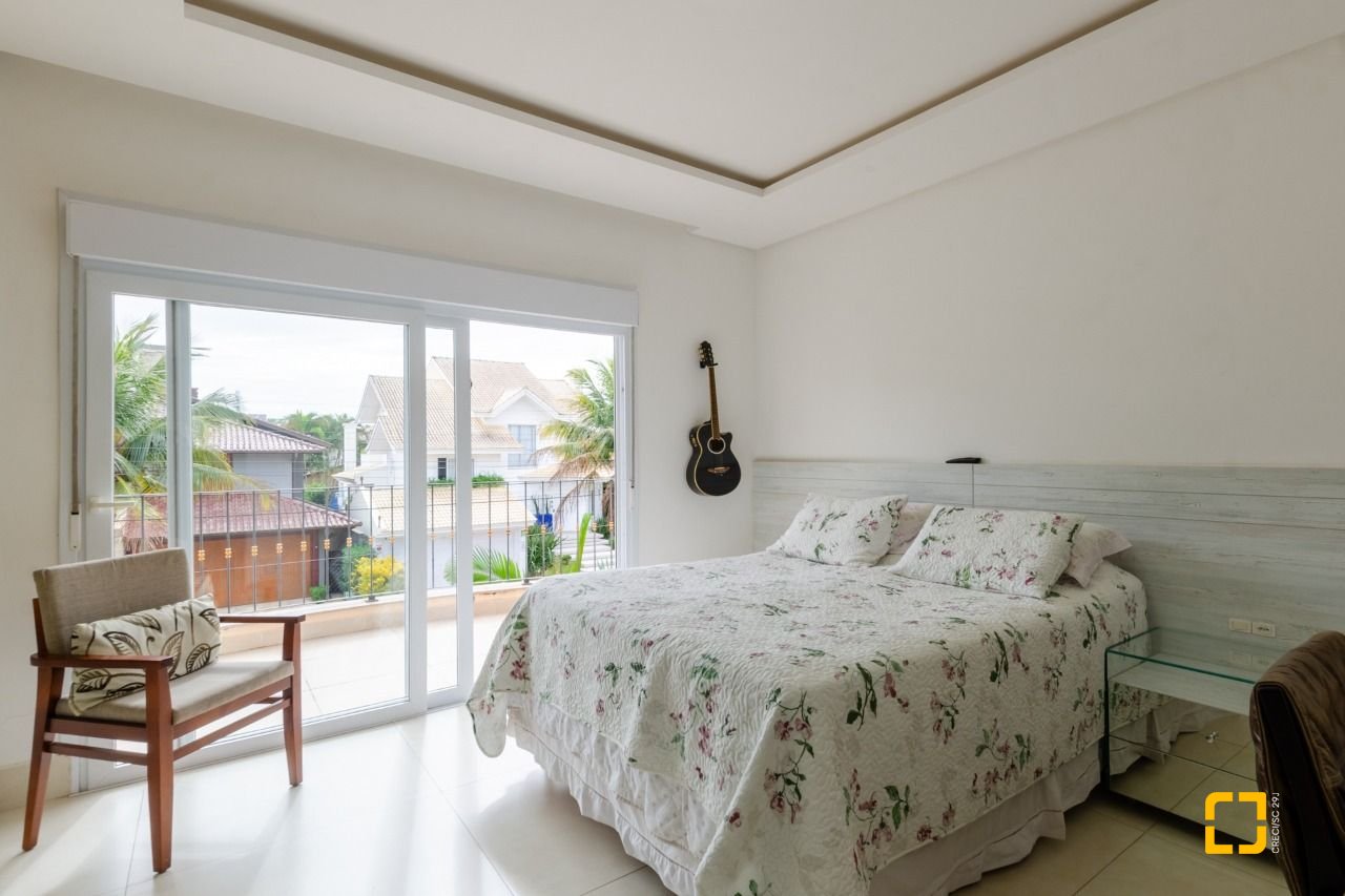 Casa com 393m², 9 quartos (sendo 4 suítes), 2 garagens, no bairro Jurerê Internacional em Florianópolis