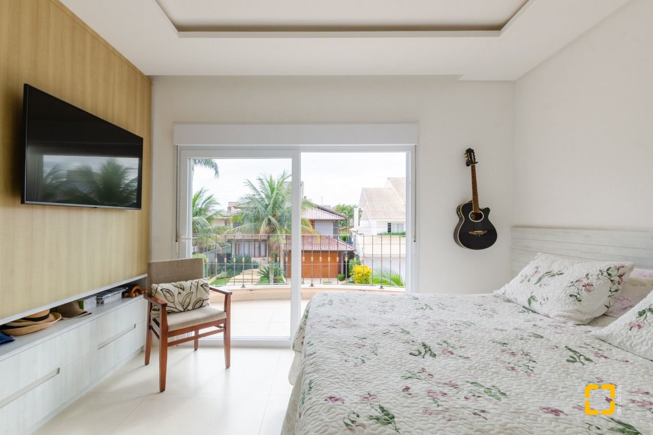 Casa com 393m², 9 quartos (sendo 4 suítes), 2 garagens, no bairro Jurerê Internacional em Florianópolis