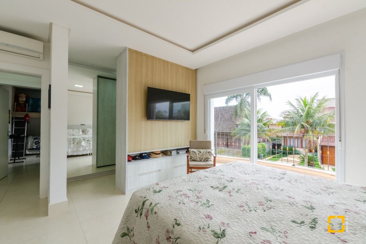 Casa com 393m², 9 quartos (sendo 4 suítes), 2 garagens, no bairro Jurerê Internacional em Florianópolis