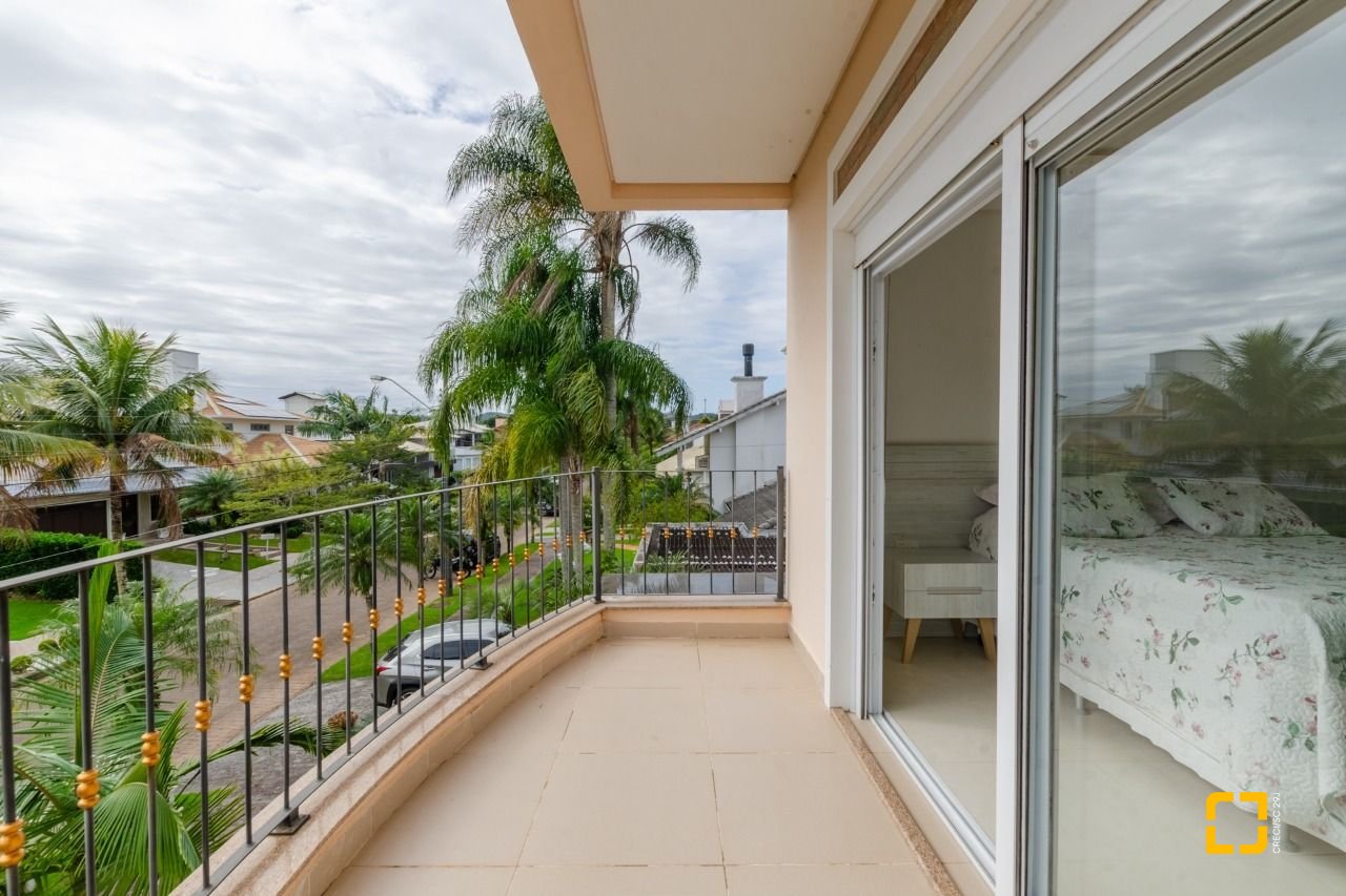 Casa com 393m², 9 quartos (sendo 4 suítes), 2 garagens, no bairro Jurerê Internacional em Florianópolis