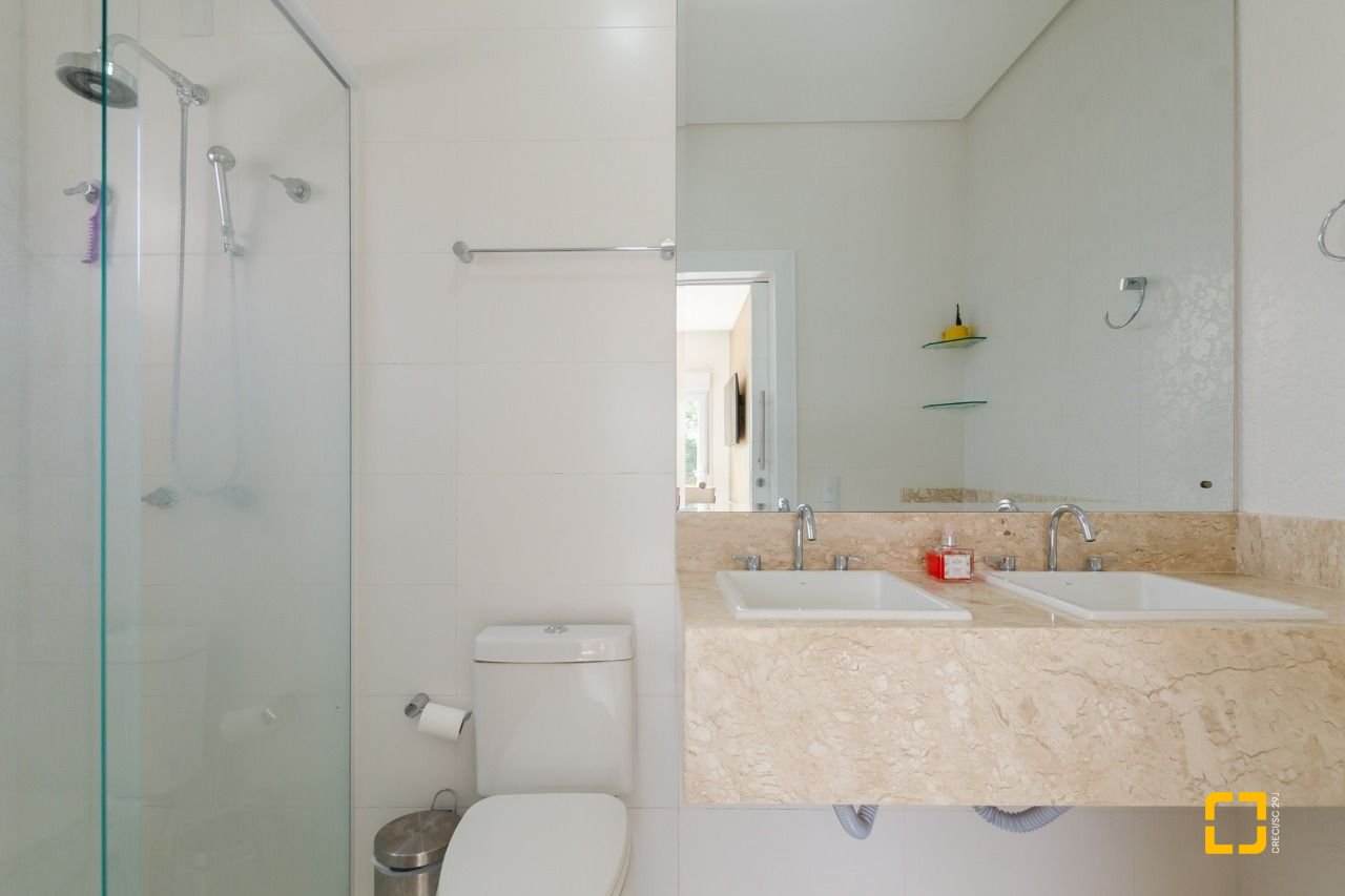 Casa com 393m², 9 quartos (sendo 4 suítes), 2 garagens, no bairro Jurerê Internacional em Florianópolis