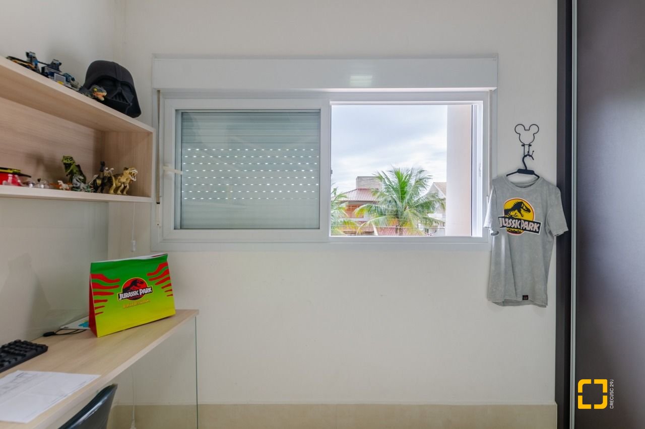 Casa com 393m², 9 quartos (sendo 4 suítes), 2 garagens, no bairro Jurerê Internacional em Florianópolis