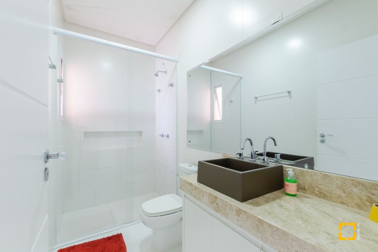Casa com 393m², 9 quartos (sendo 4 suítes), 2 garagens, no bairro Jurerê Internacional em Florianópolis