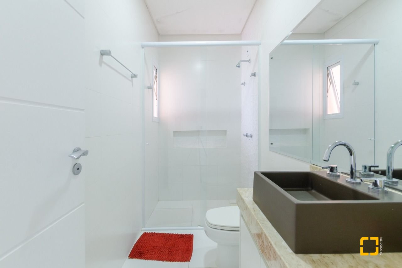 Casa com 393m², 9 quartos (sendo 4 suítes), 2 garagens, no bairro Jurerê Internacional em Florianópolis
