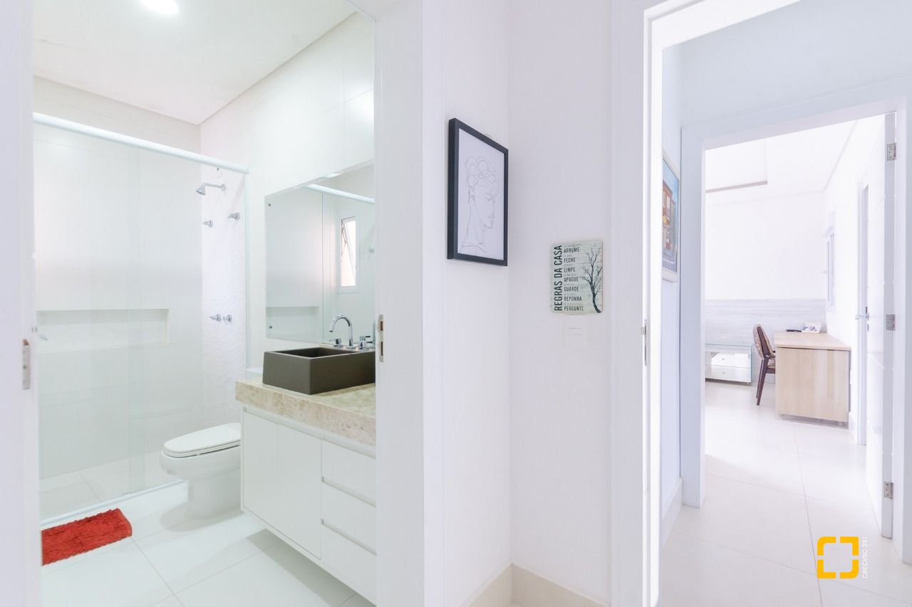 Casa com 393m², 9 quartos (sendo 4 suítes), 2 garagens, no bairro Jurerê Internacional em Florianópolis