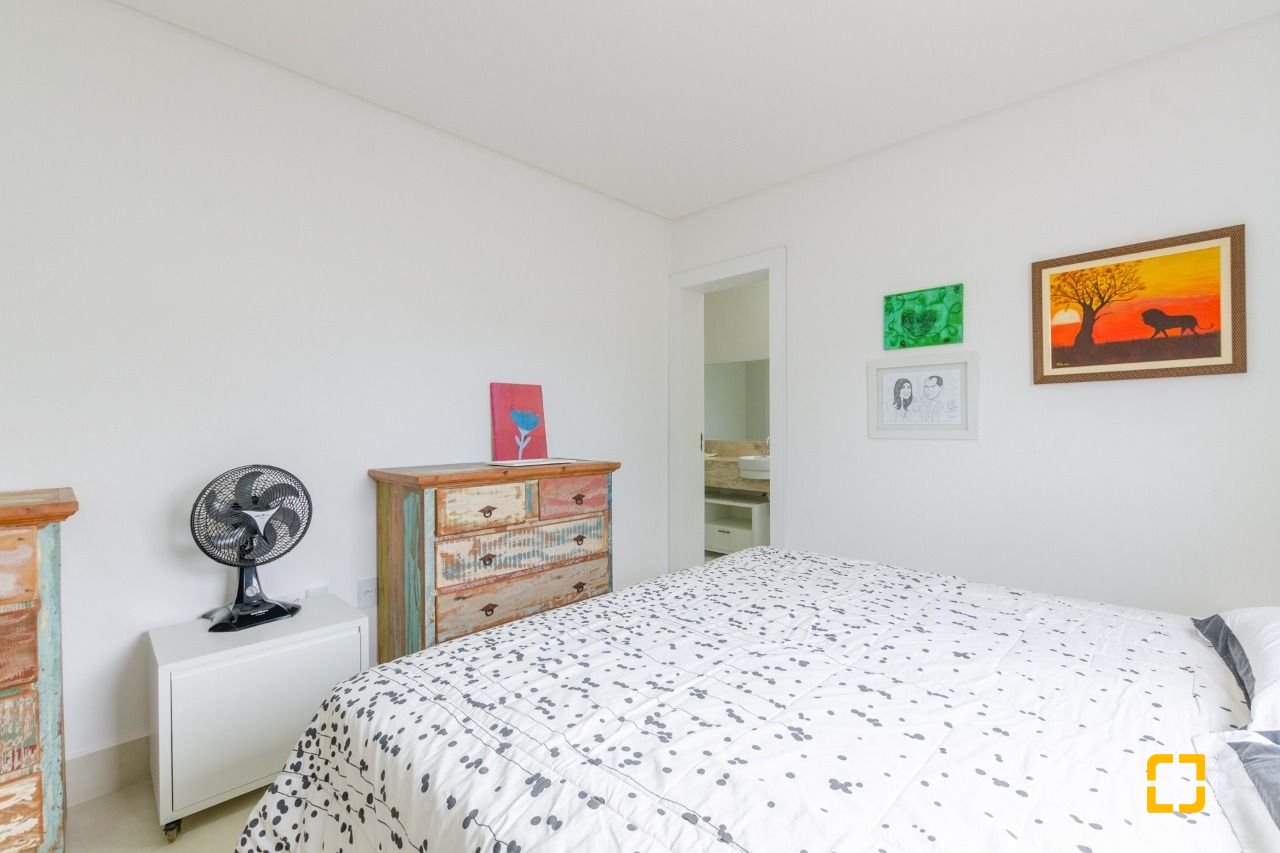 Casa com 393m², 9 quartos (sendo 4 suítes), 2 garagens, no bairro Jurerê Internacional em Florianópolis