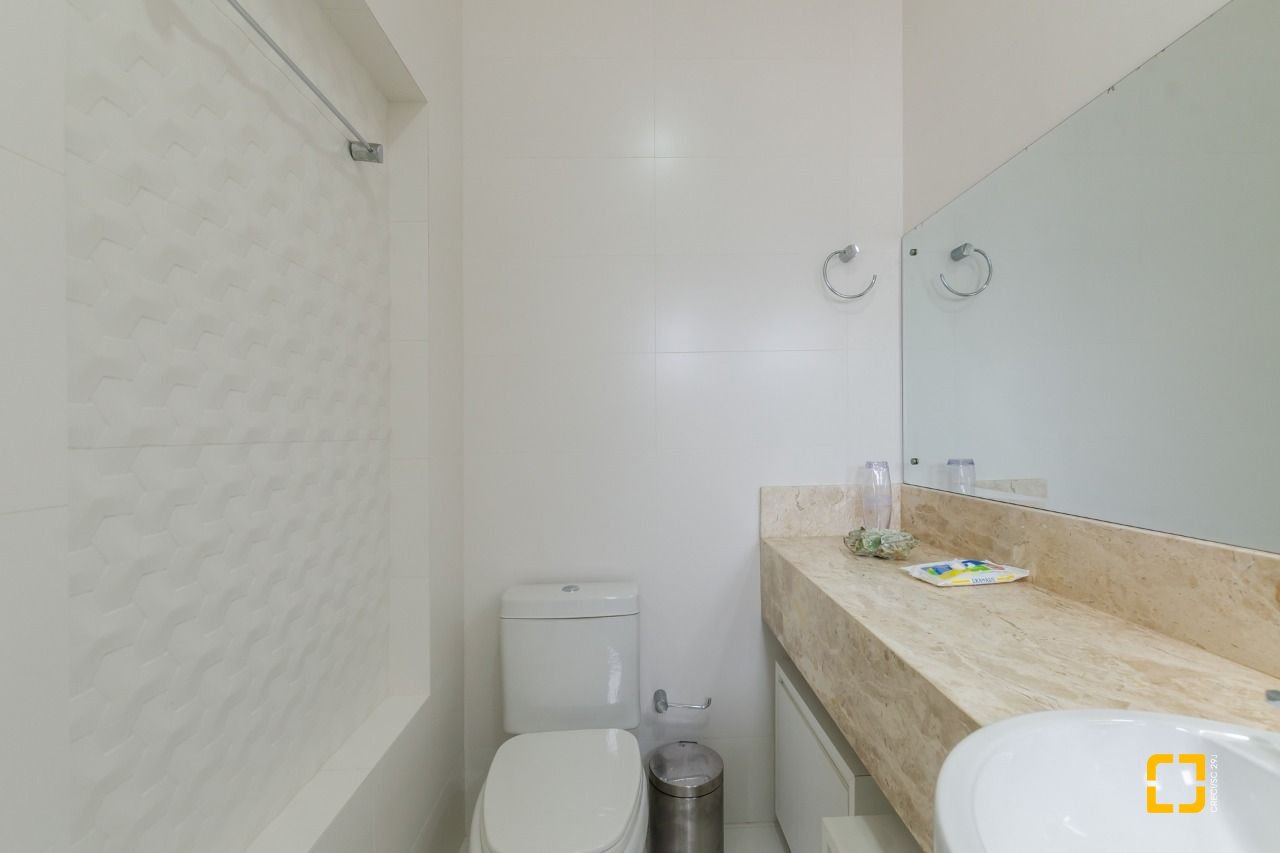 Casa com 393m², 9 quartos (sendo 4 suítes), 2 garagens, no bairro Jurerê Internacional em Florianópolis