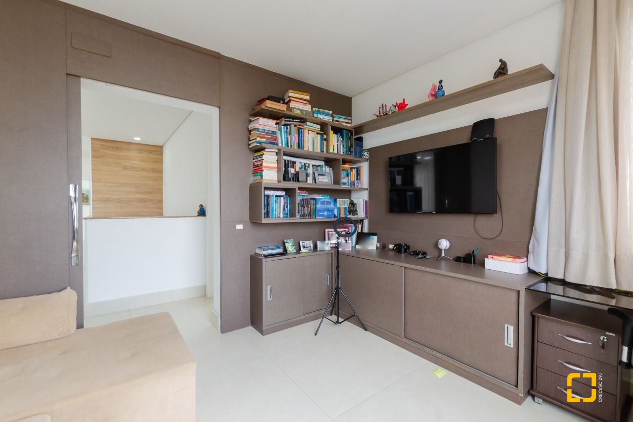 Casa com 393m², 9 quartos (sendo 4 suítes), 2 garagens, no bairro Jurerê Internacional em Florianópolis