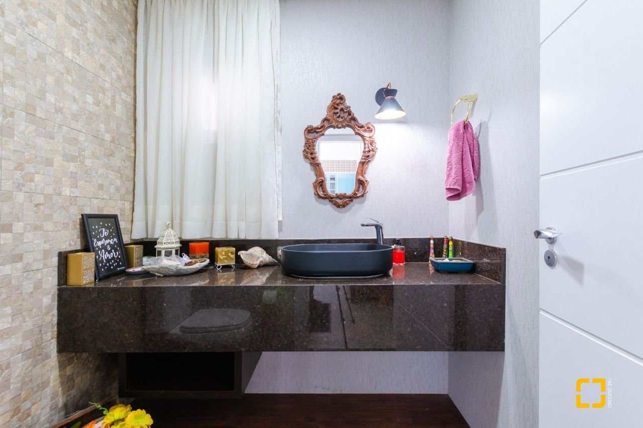 Casa com 393m², 9 quartos (sendo 4 suítes), 2 garagens, no bairro Jurerê Internacional em Florianópolis