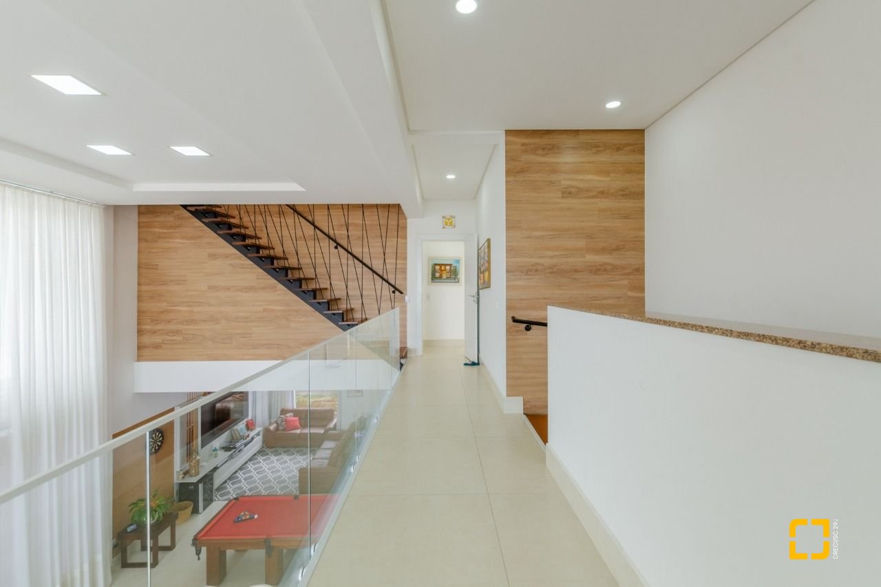 Casa com 393m², 9 quartos (sendo 4 suítes), 2 garagens, no bairro Jurerê Internacional em Florianópolis