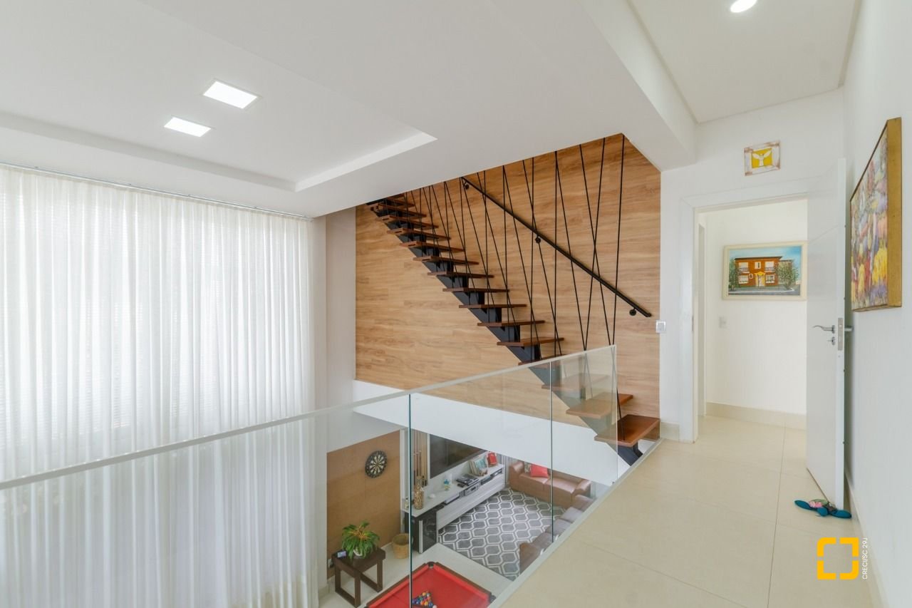 Casa com 393m², 9 quartos (sendo 4 suítes), 2 garagens, no bairro Jurerê Internacional em Florianópolis